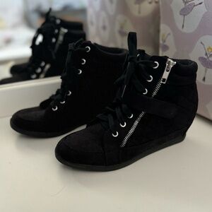 Justice - Girl's Lace Up Wedge High Top Sneakers with 1" Heel - US 6 - Black